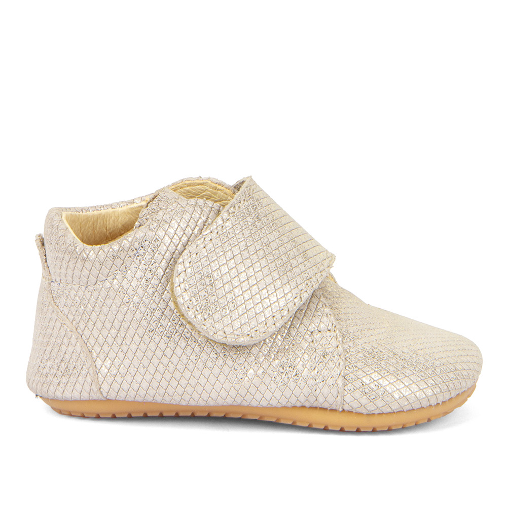 Dječja cipela picture