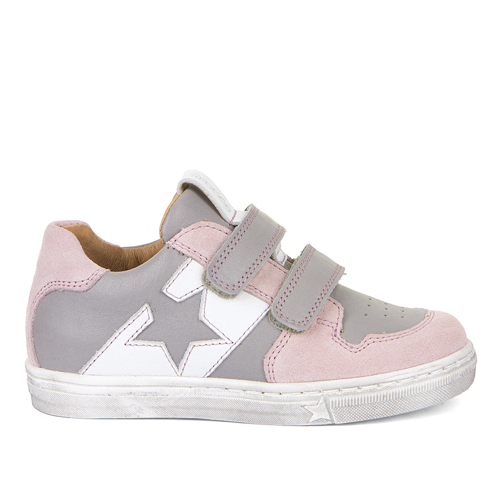 Dječja cipela picture