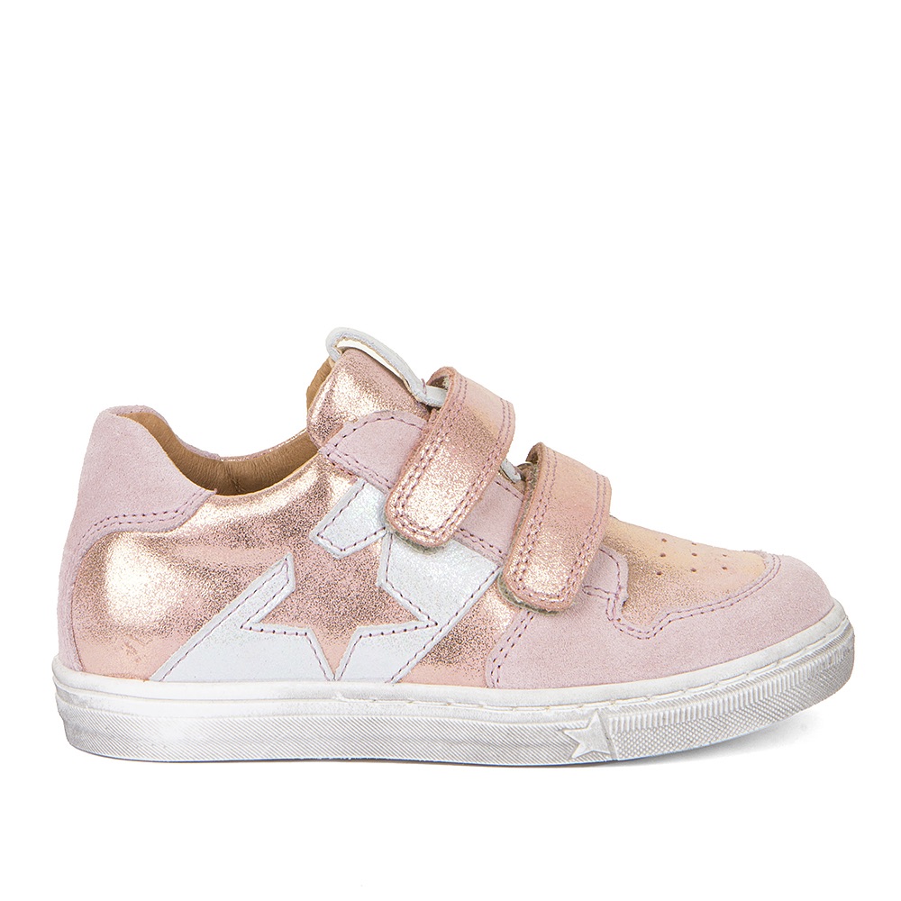 Dječja cipela picture