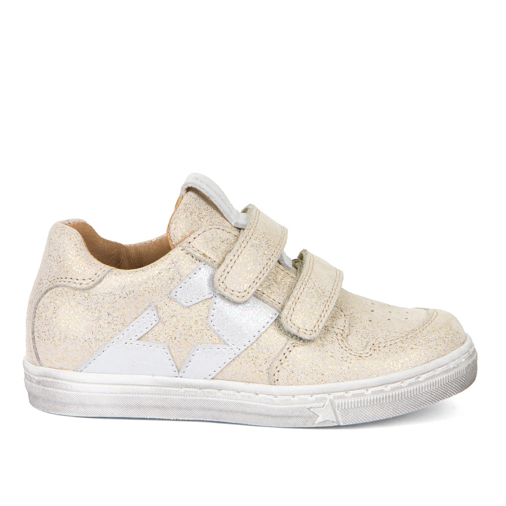 Dječja cipela picture