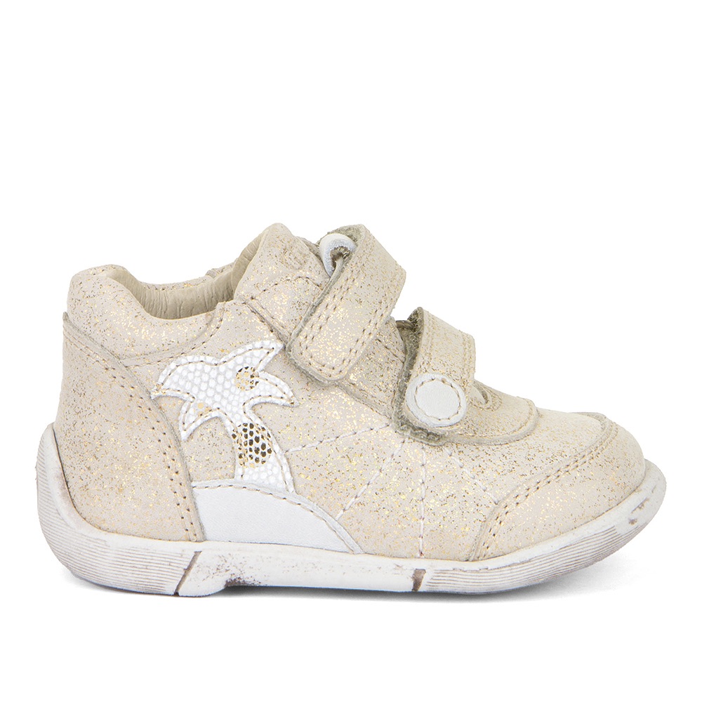 Dječja cipela picture