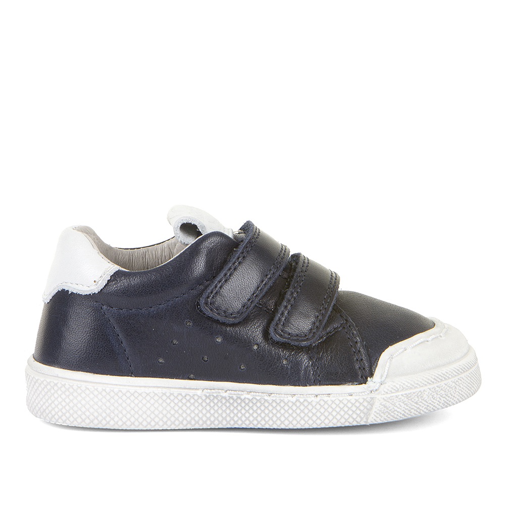 Dječja cipela picture