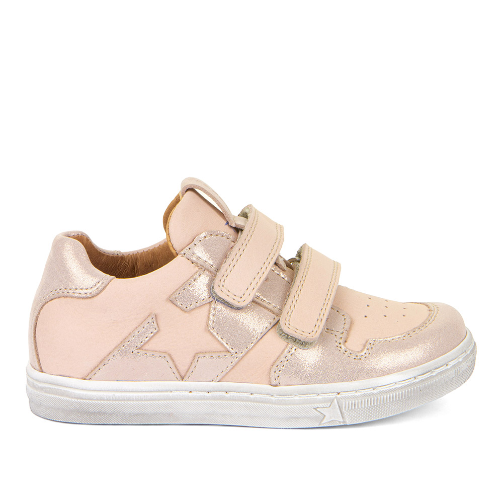 Dječja cipela picture