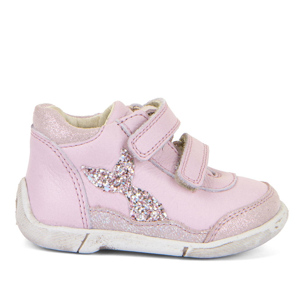 Dječja cipela picture