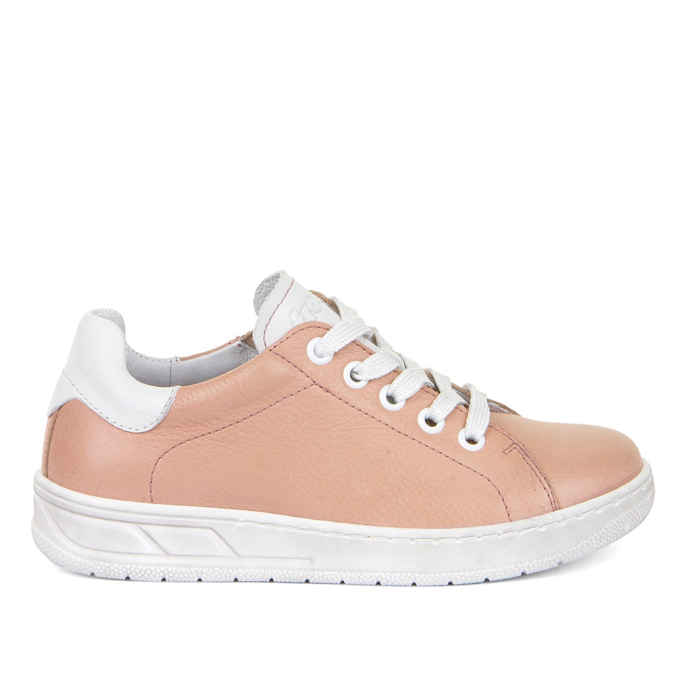 Dječja cipela picture