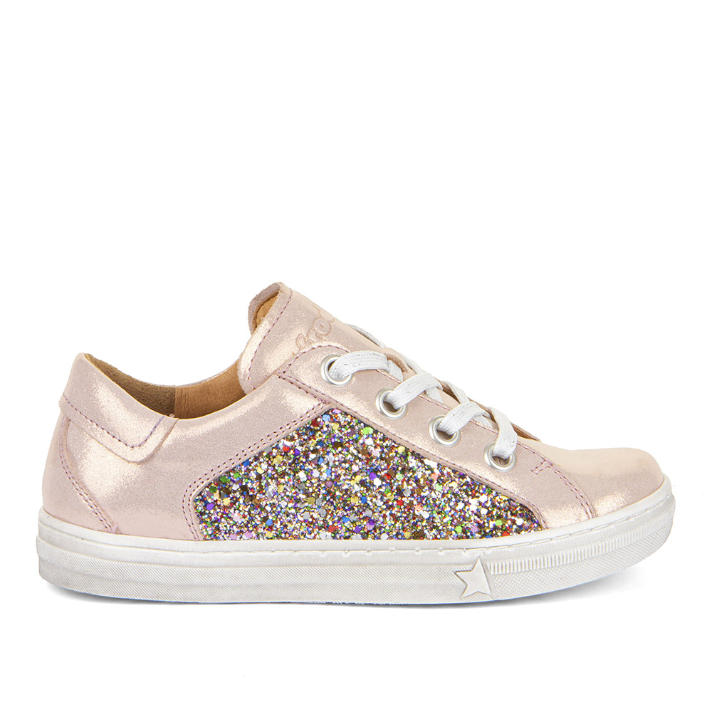 Dječja cipela picture