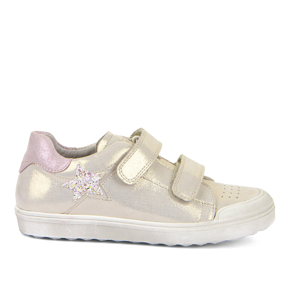 Dječja cipela picture